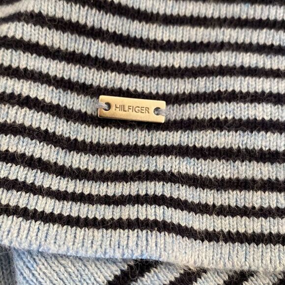 Tommy Hilfiger Cold Shoulder Long Sleeve Blue Sweater - Picture 4 of 5